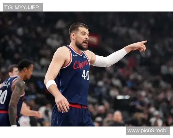 美媒：快船单赛季既有3胜16负也有16胜3负，历史唯一