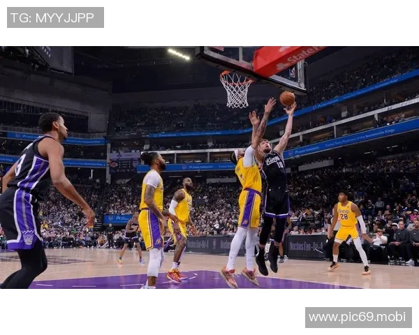 尽力了！小萨博尼斯18中10空砍24分15篮板