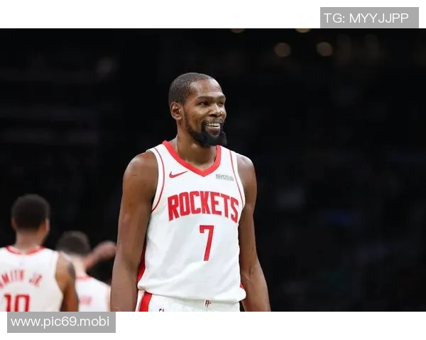 火箭三重奏爆发,谢泼德领航队伍流畅进攻,乌度卡与杜兰特纷纷点赞